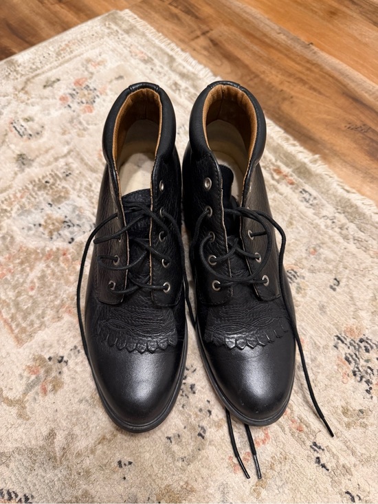 Ariat Shoes - Ariat Black Leather Lace-Up Shoe with Brown Interior Y2K
